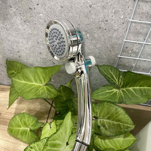 Vòi sen tắm mạ có nút dừng kết hợp công nghệ trộn khí Takagi (JSB025BM)